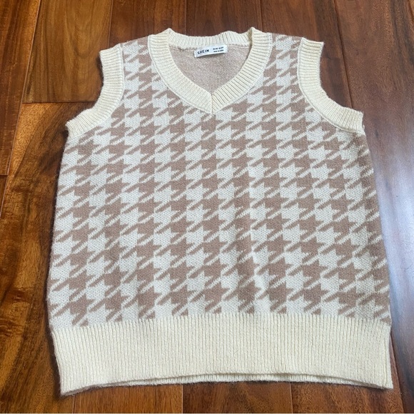 SHEIN Other - SHEIN Youth Girls Houndstooth Tan Cream Sleeveless Sweater Vest Size 10Y